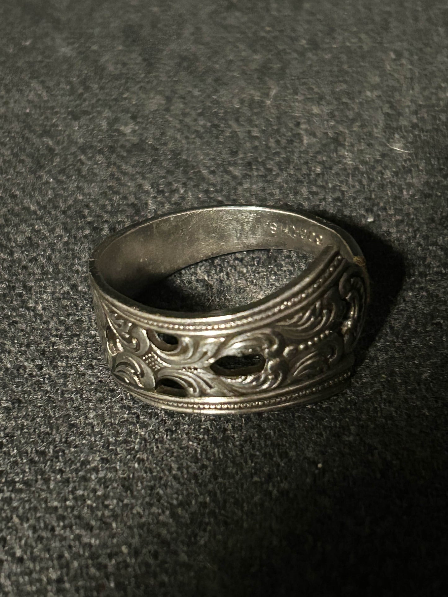 Send inn ditt bestikk! Ring og skjerfring!